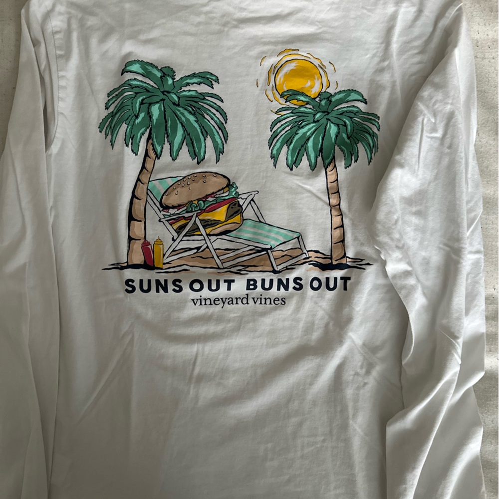 Men’s size Extra Small Vineyard Vines long sleeve… “Suns out buns out” logo.